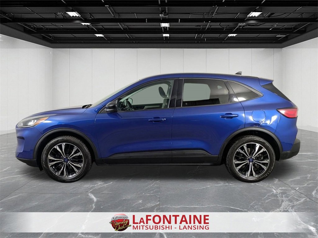 Used 2022 Ford Escape SE w/ SE Sport Appearance Package image 4