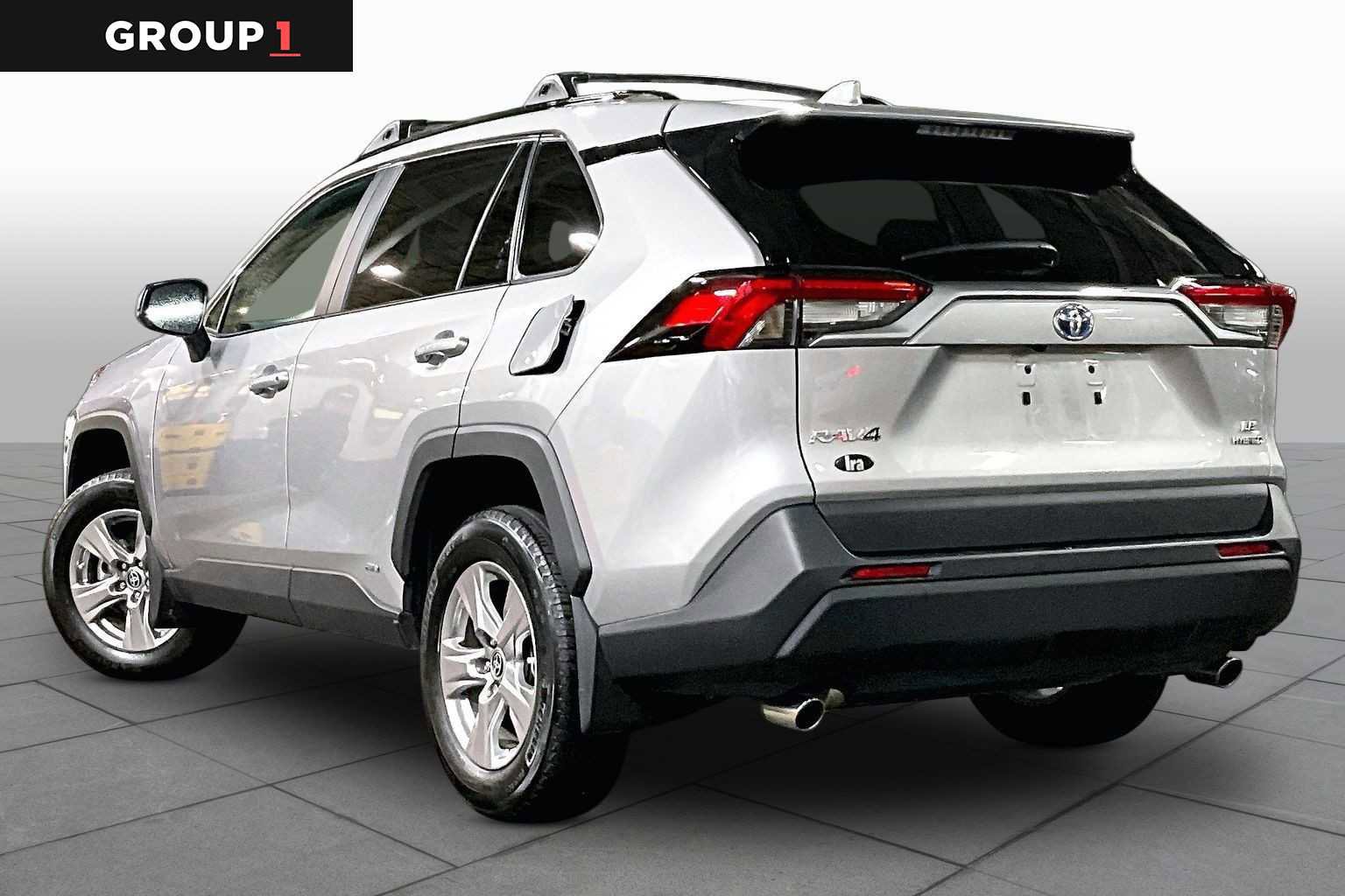 Used 2024 Toyota RAV4 LE AWD/4WD image 12