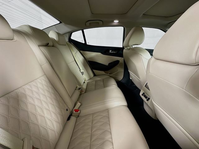 Used 2023 Nissan Maxima Platinum w/ Sport Mat Group FWD image 29