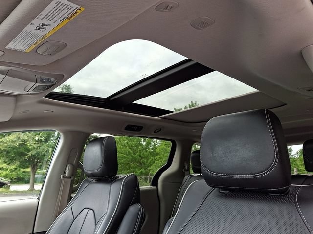 Used 2022 Chrysler Pacifica Limited AWD/4WD image 15