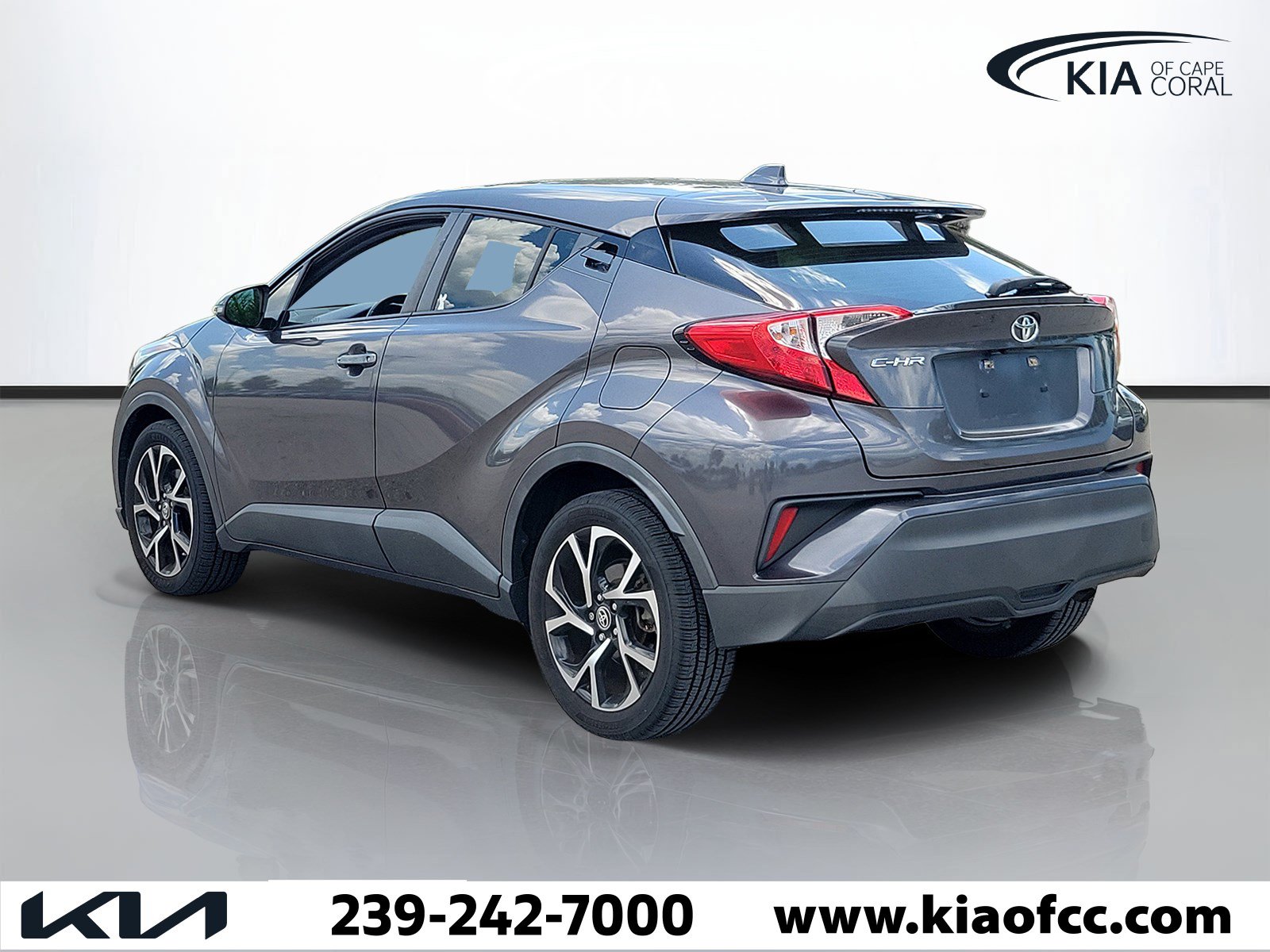 Used 2020 Toyota C-HR XLE FWD image 4