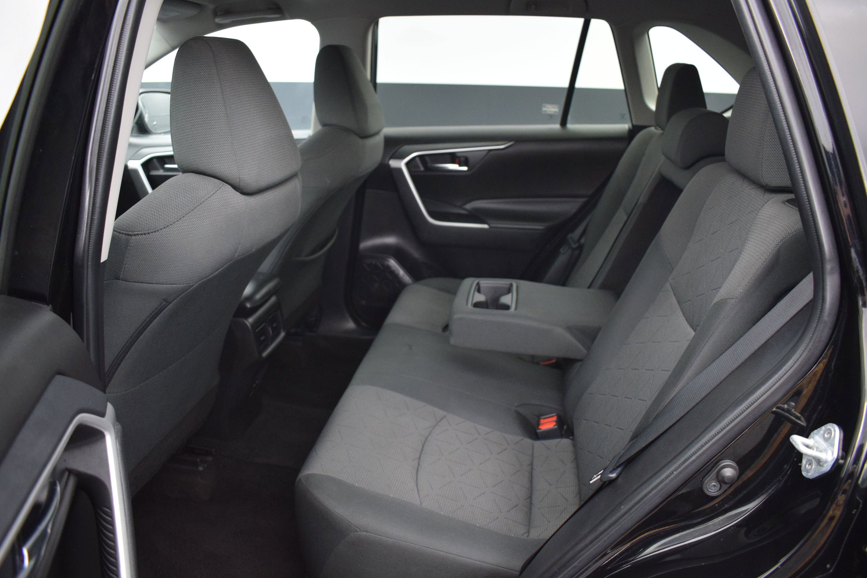 Used 2022 Toyota RAV4 XLE AWD/4WD image 12