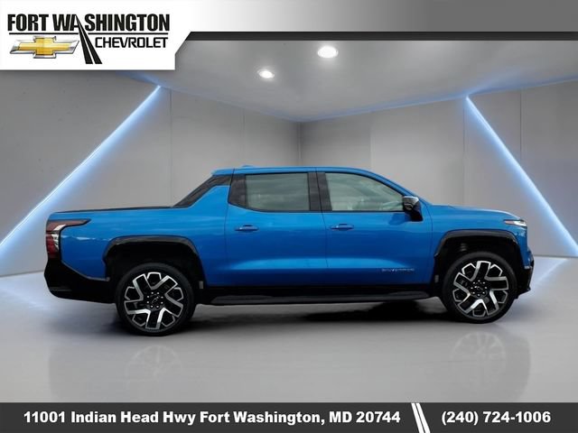 Used 2025 Chevrolet Silverado EV RST AWD/4WD image 2