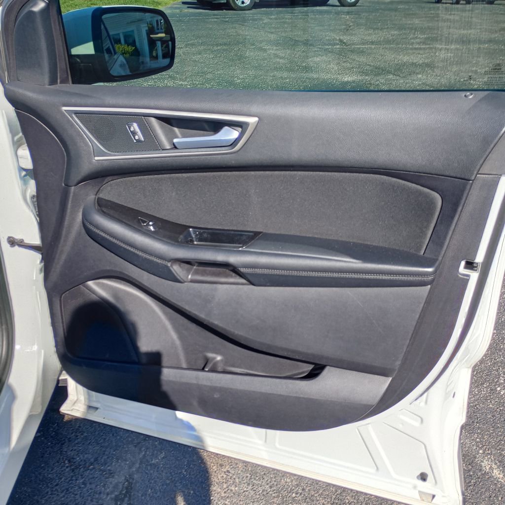 Used 2018 Ford Edge SEL image 21