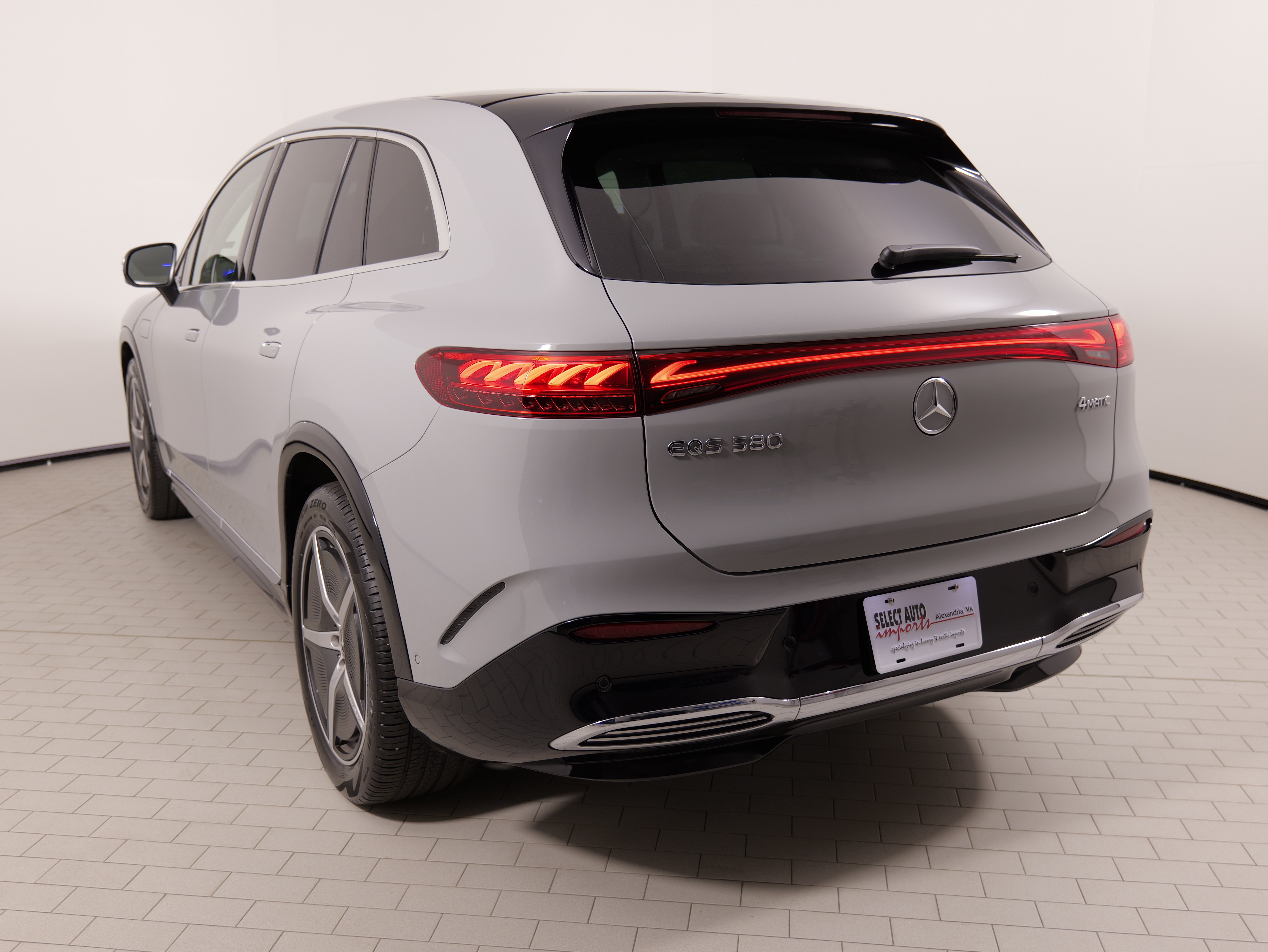 Used 2023 Mercedes-Benz EQS 580 4MATIC SUV image 16