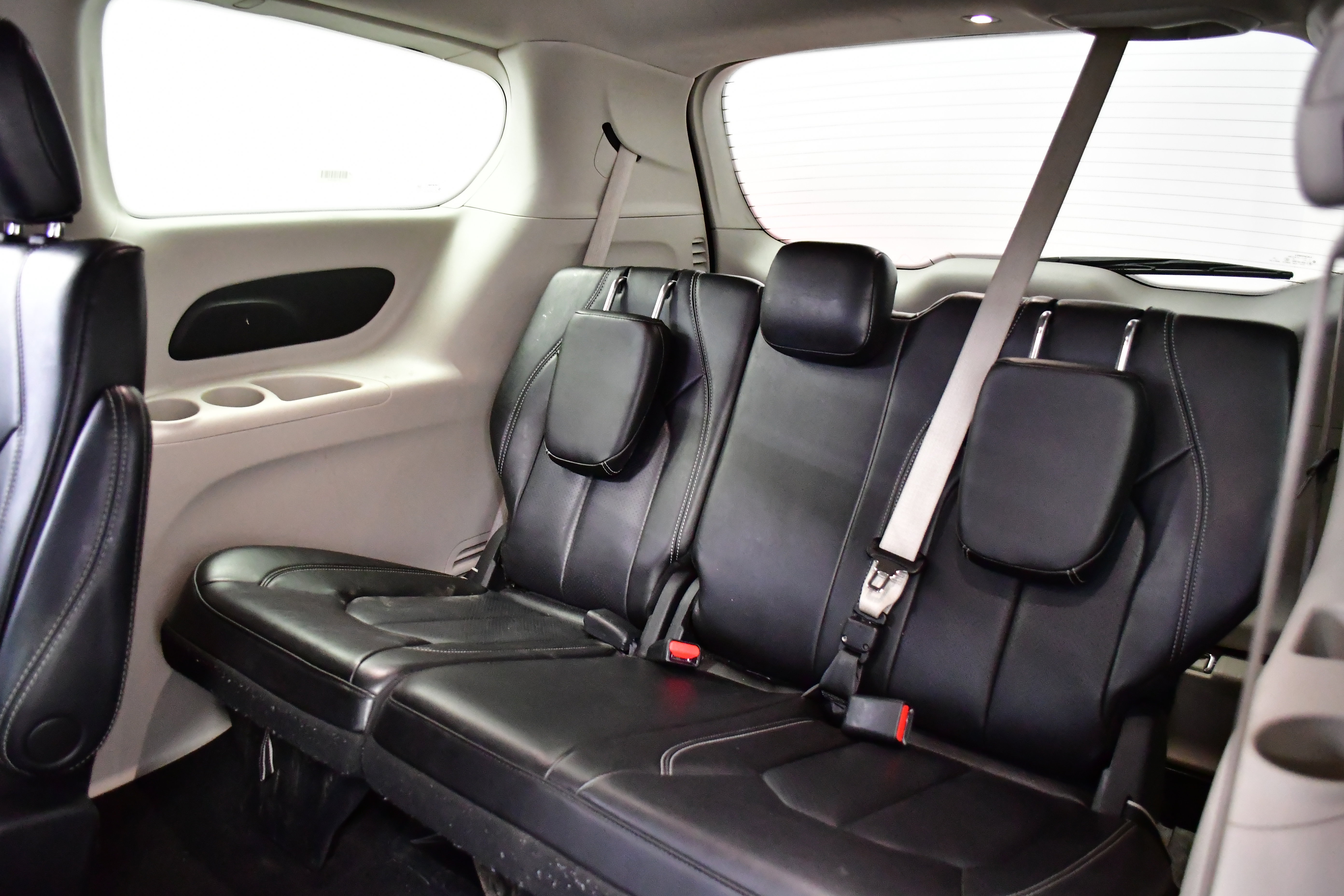 Used 2023 Chrysler Pacifica Touring-L FWD image 13