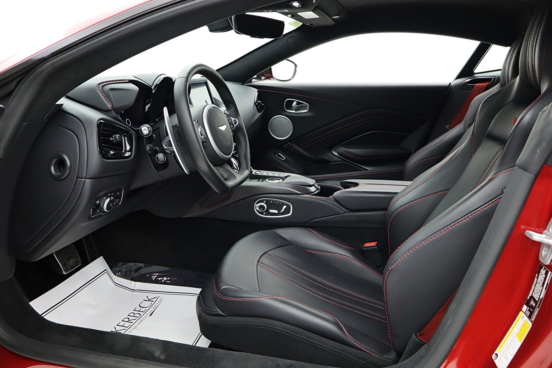 Used 2023 Aston Martin V8 Vantage Coupe RWD image 42
