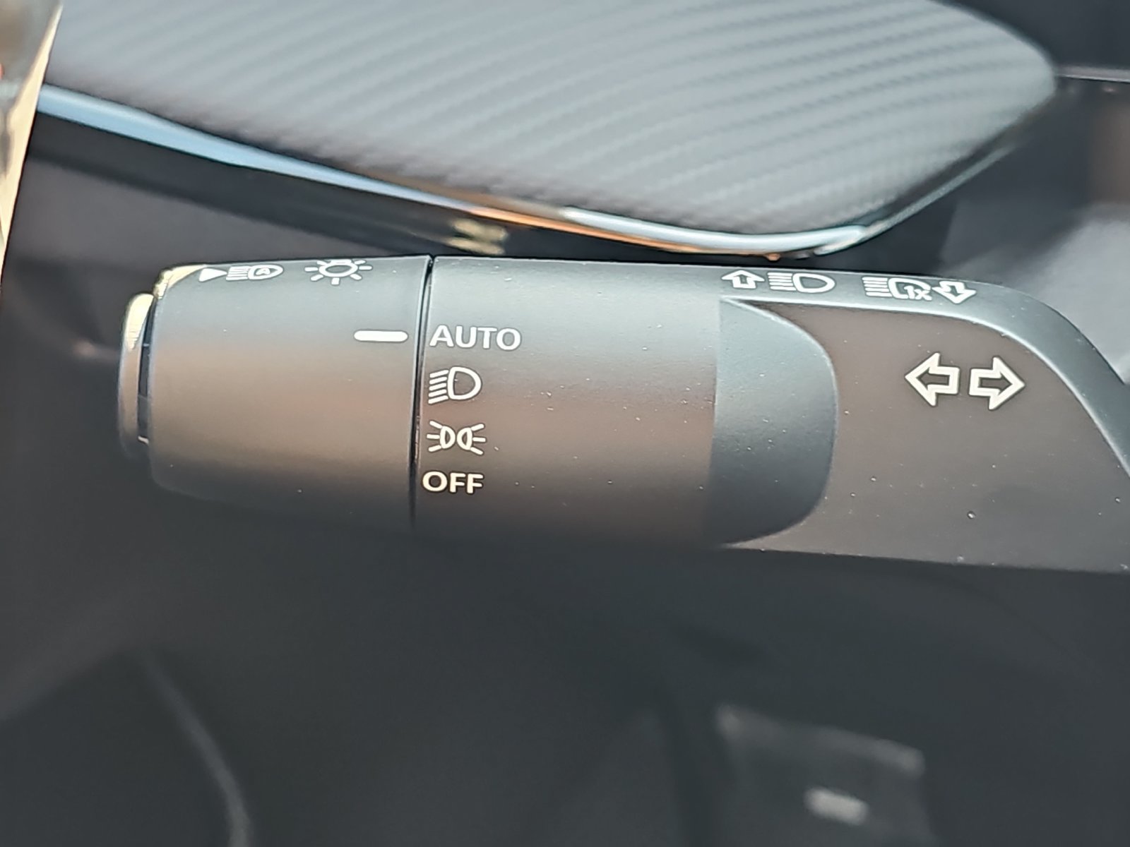 New 2027 Nissan Kicks SR w/ SR Premium Package FWD image 35