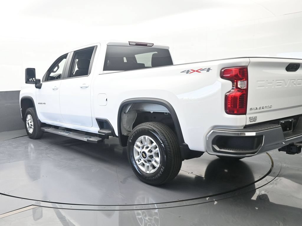 Used 2025 Chevrolet Silverado 2500 LT w/ Convenience Package AWD/4WD image 4