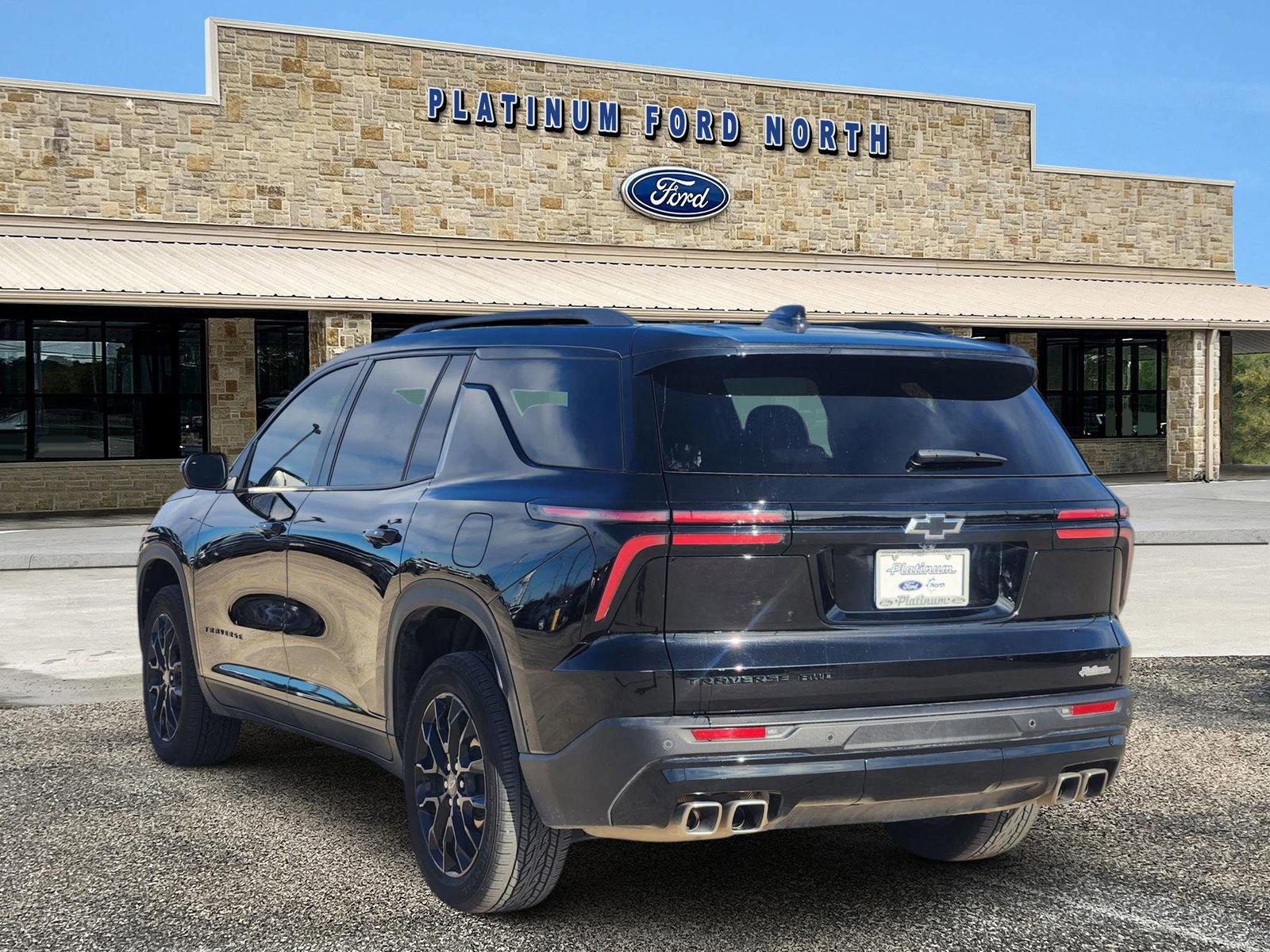 Used 2024 Chevrolet Traverse LT w/ Midnight/Sport Edition image 4