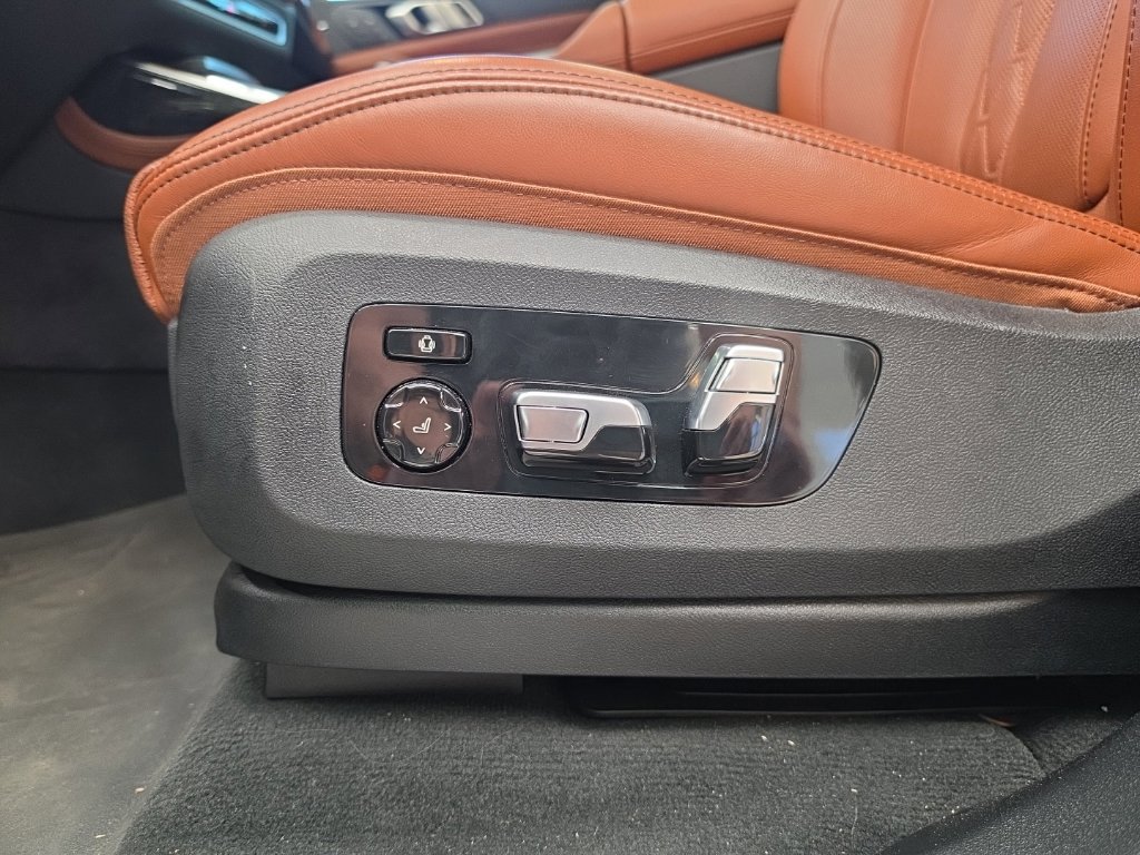 Used 2026 BMW X7 xDrive40i w/ Executive Package AWD/4WD image 39