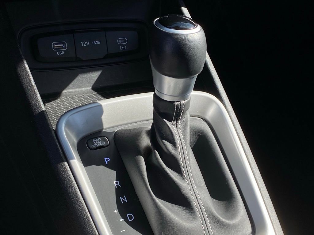 Used 2024 Hyundai Venue SEL image 19