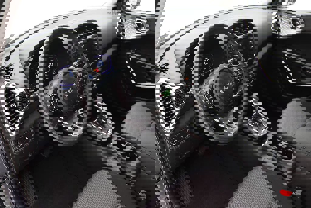 Used 2025 Kia Soul LX image 14