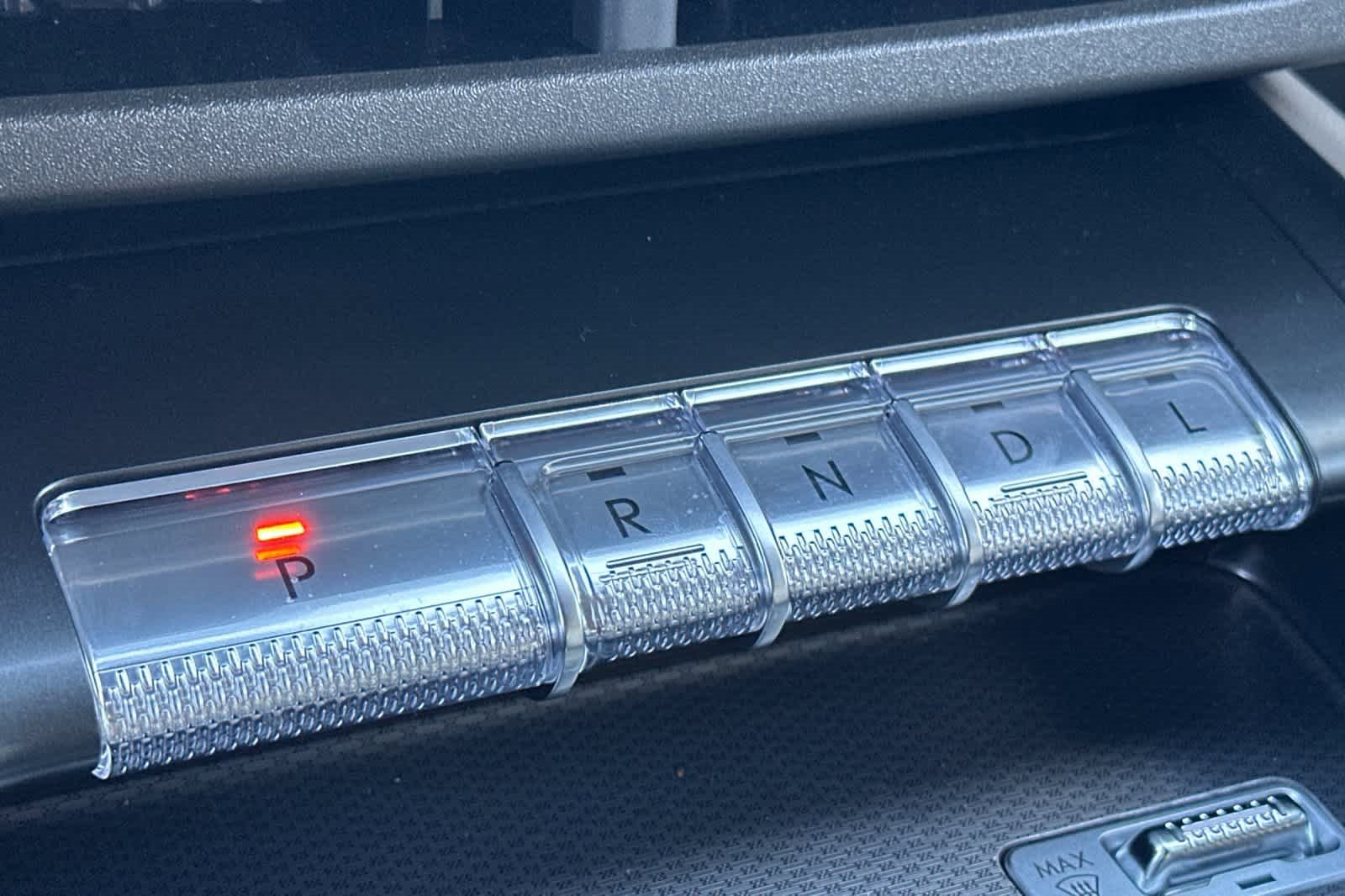 Used 2025 Lincoln Nautilus Premier image 21