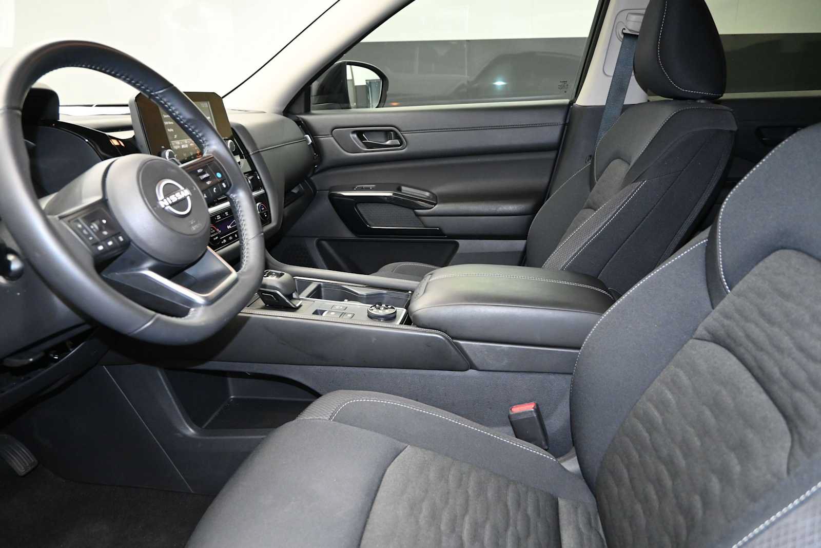 Used 2025 Nissan Pathfinder SV AWD/4WD image 18