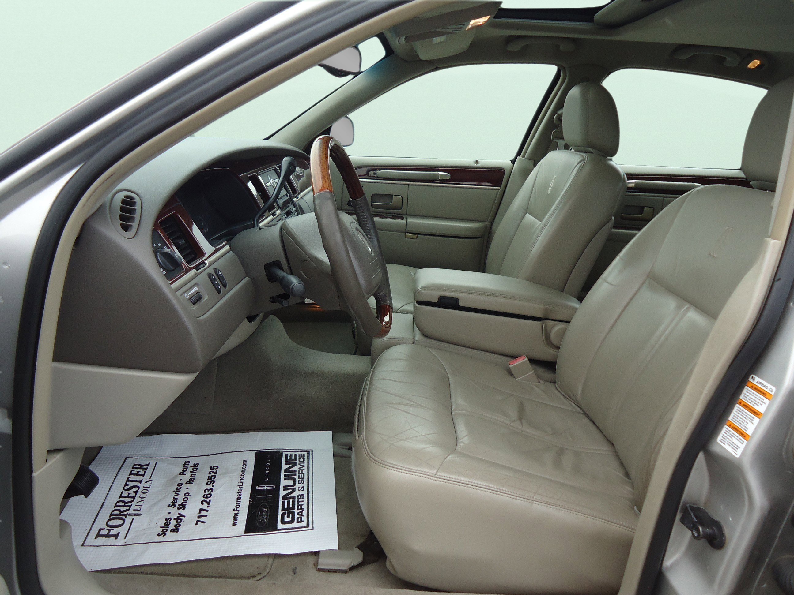 Used 2003 Lincoln Town Car Cartier RWD image 20