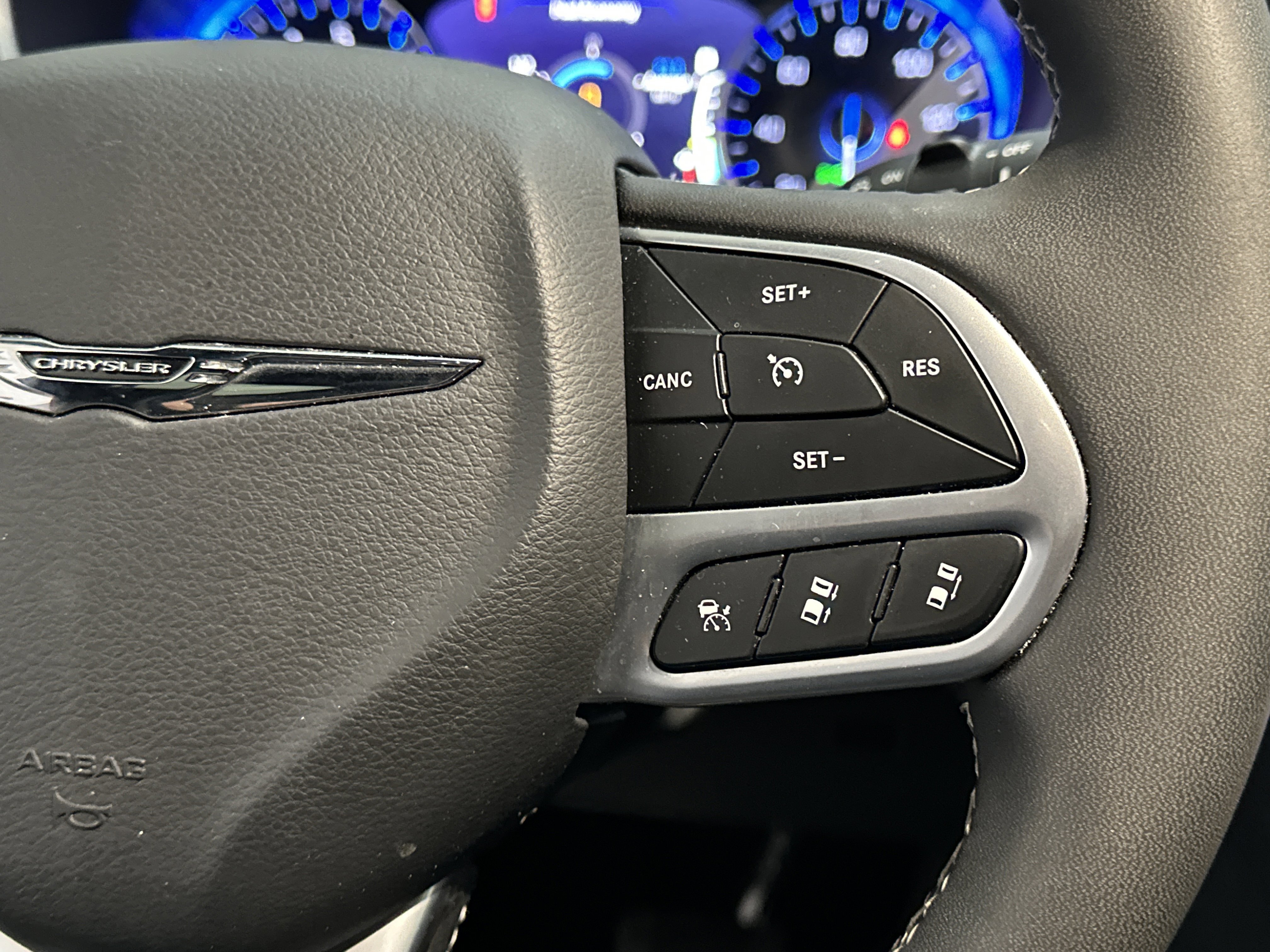 Used 2025 Chrysler Pacifica Select FWD image 28