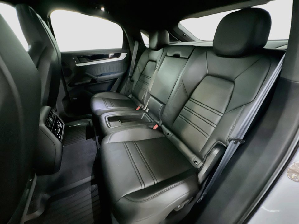 New 2026 Porsche Cayenne GTS AWD/4WD image 24