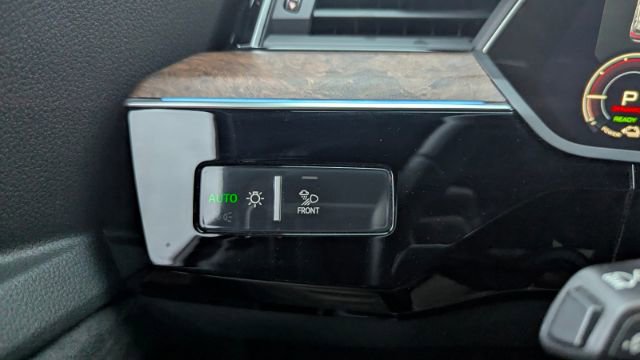 Used 2021 Audi e-tron Prestige image 30