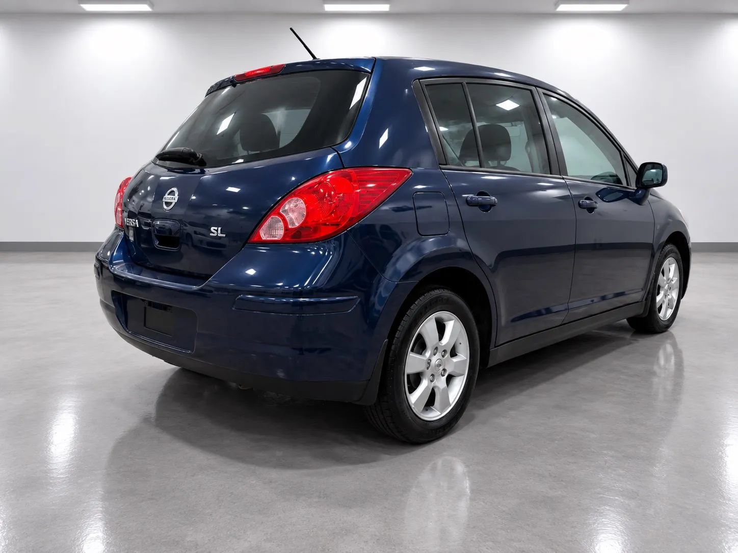 Used 2009 Nissan Versa Hatchback w/ Convenience Pkg FWD image 5