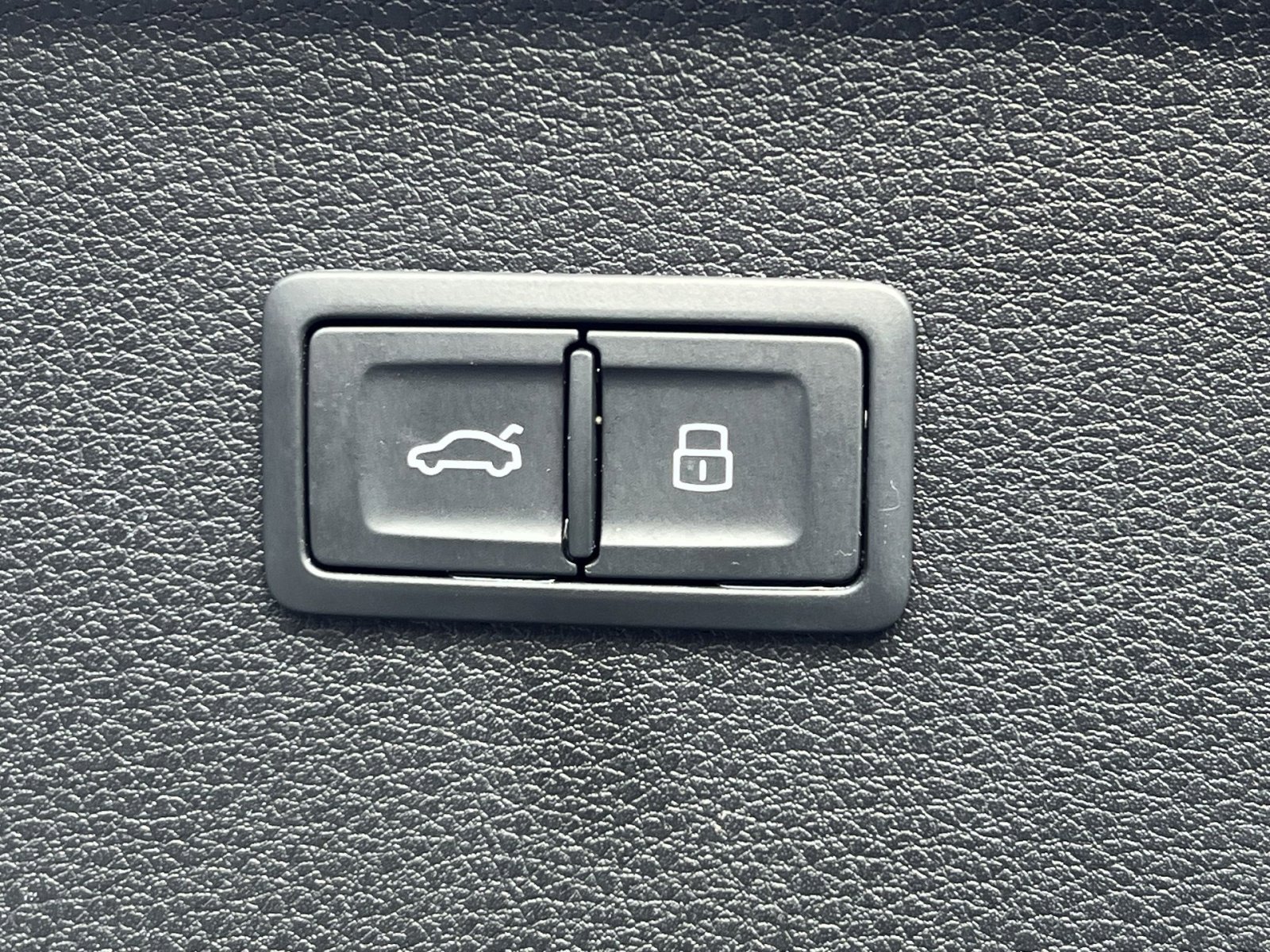 Used 2023 Audi Q5 2.0T Premium w/ Convenience Package image 25