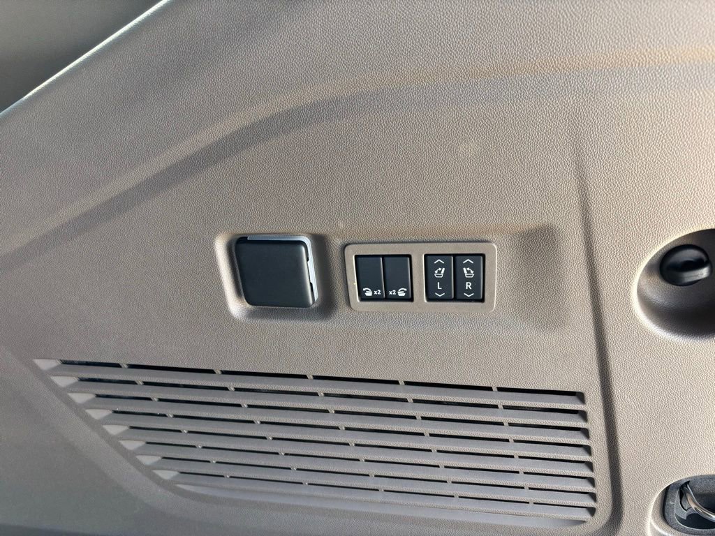 New 2026 GMC Yukon XL Denali w/ Advanced Technology Package image 31