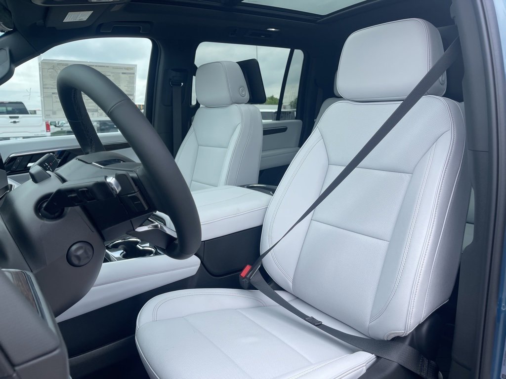 New 2025 Chevrolet Suburban Premier image 26