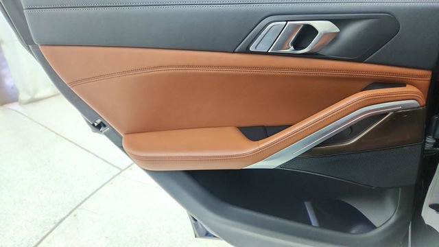 Used 2022 BMW X6 xDrive40i w/ Executive Package image 32