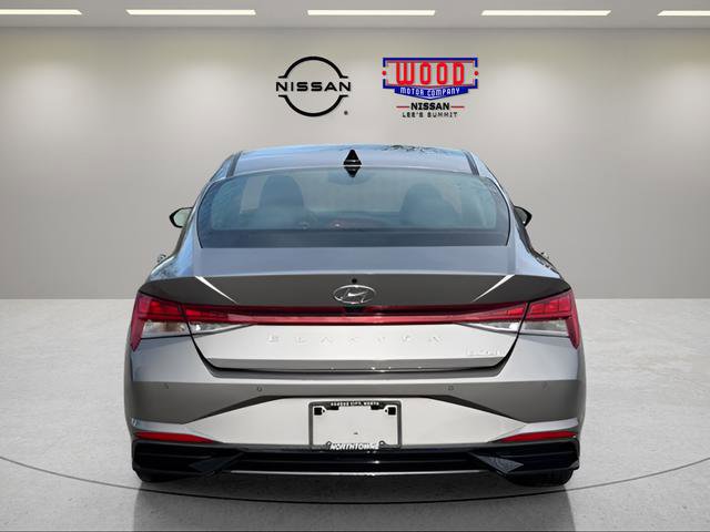 Used 2023 Hyundai Elantra Limited w/ Preferred Accessory Package image 3