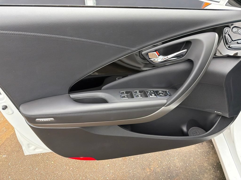 Used 2017 Hyundai Azera Limited FWD image 11