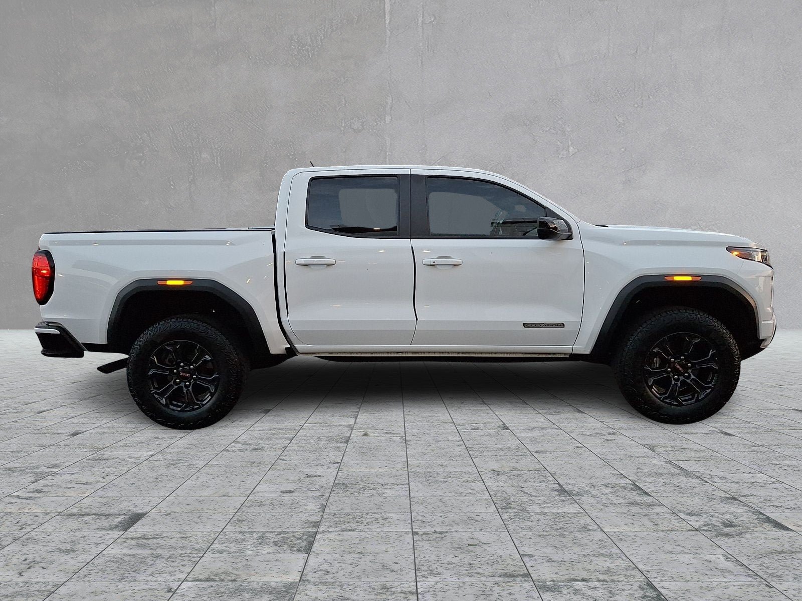 Certified 2025 GMC Canyon Elevation RWD image 4