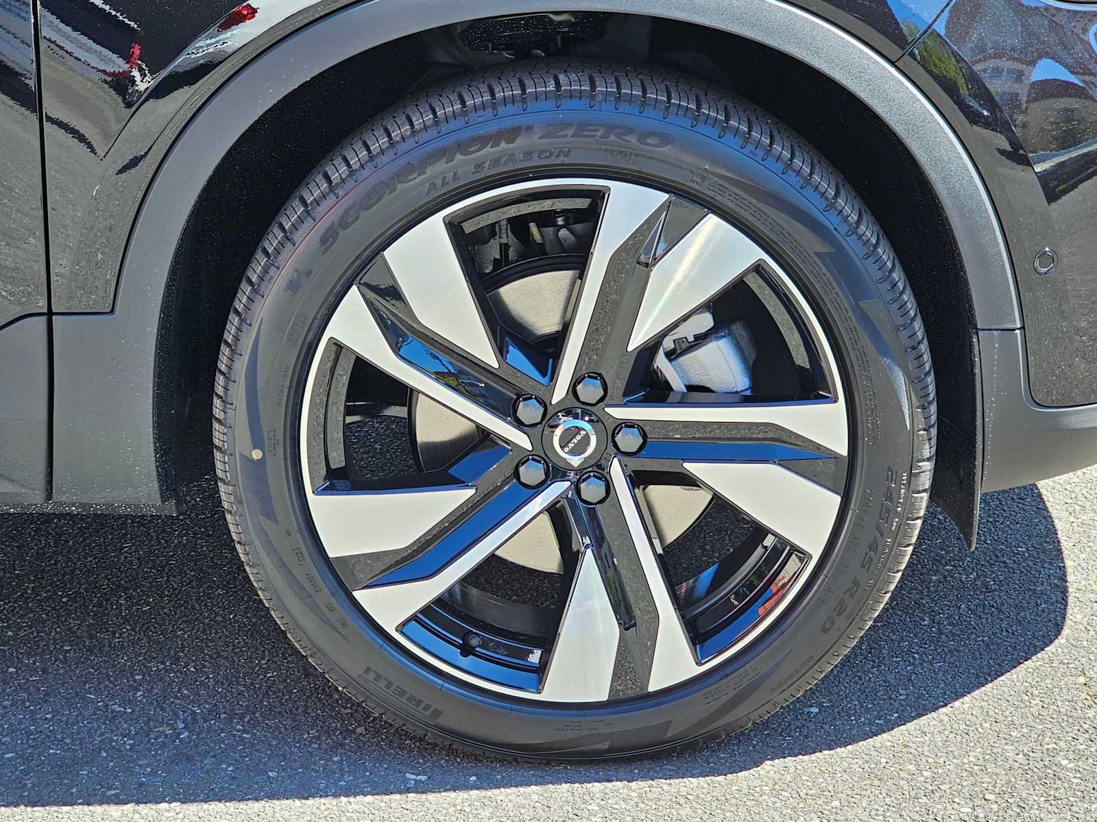 New 2025 Volvo XC40 B5 Ultra w/ Climate Package AWD/4WD image 9