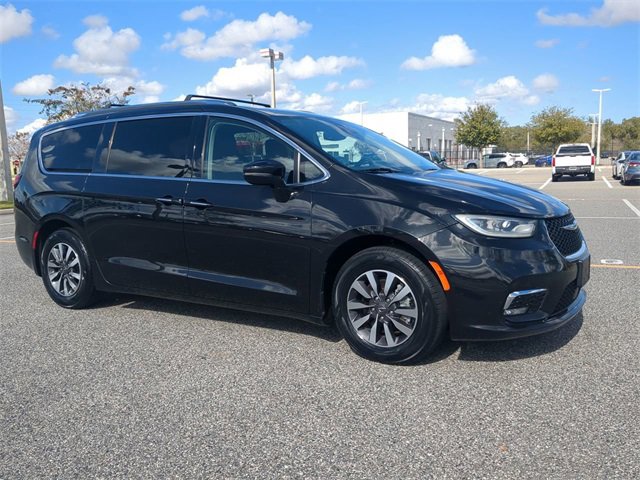 Used 2021 Chrysler Pacifica Touring-L image 1