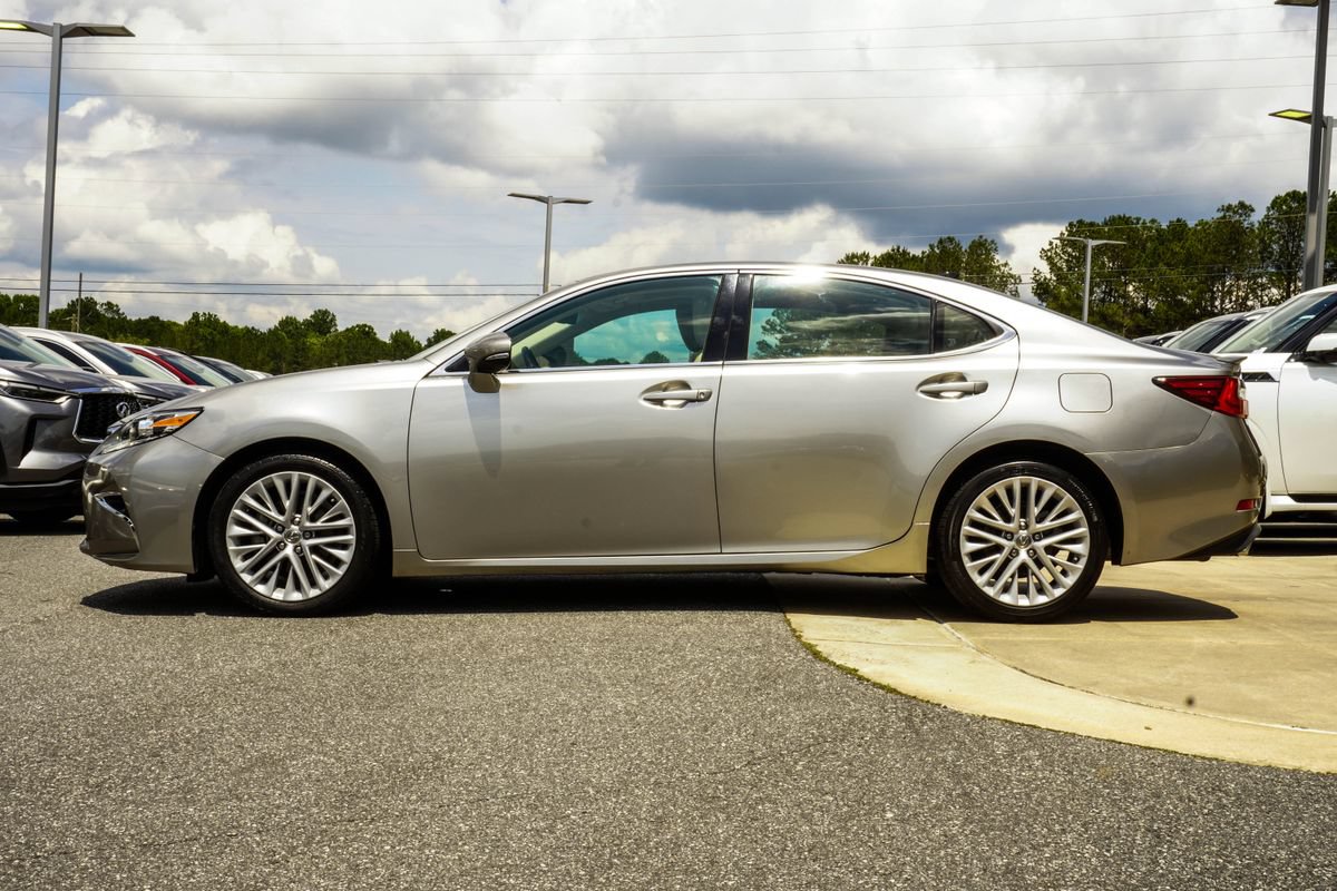 Used 2018 Lexus ES 350 w/ Ultra Luxury Package FWD image 9