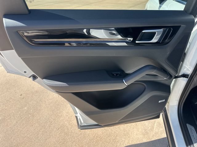 Used 2020 Porsche Cayenne AWD/4WD image 23