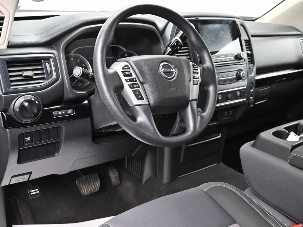 Used 2023 Nissan Titan SV image 15