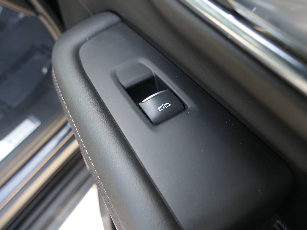 Used 2024 Chevrolet Suburban Premier image 26