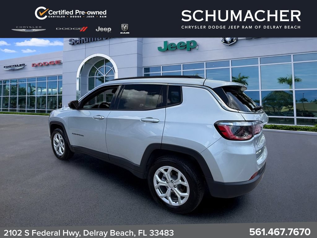 Used 2024 Jeep Compass Latitude AWD/4WD image 5