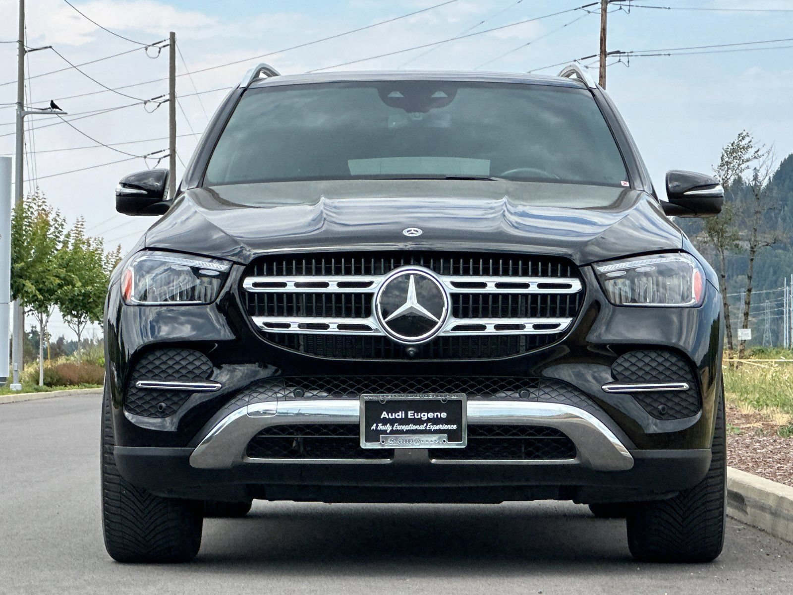 Used 2025 Mercedes-Benz GLE 350 4MATIC w/ Driver Assistance Package image 8