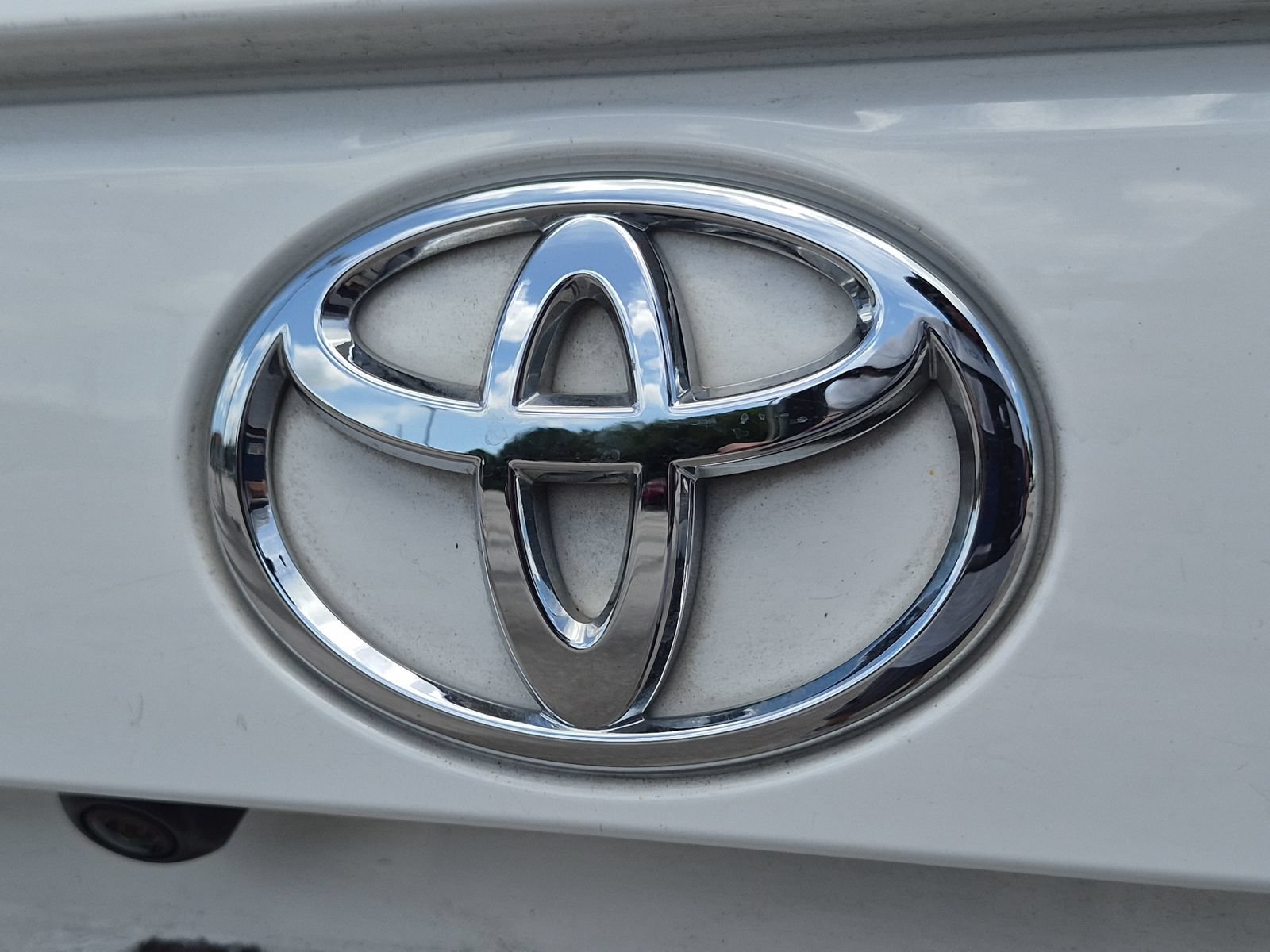 Used 2019 Toyota RAV4 XLE Premium FWD image 31