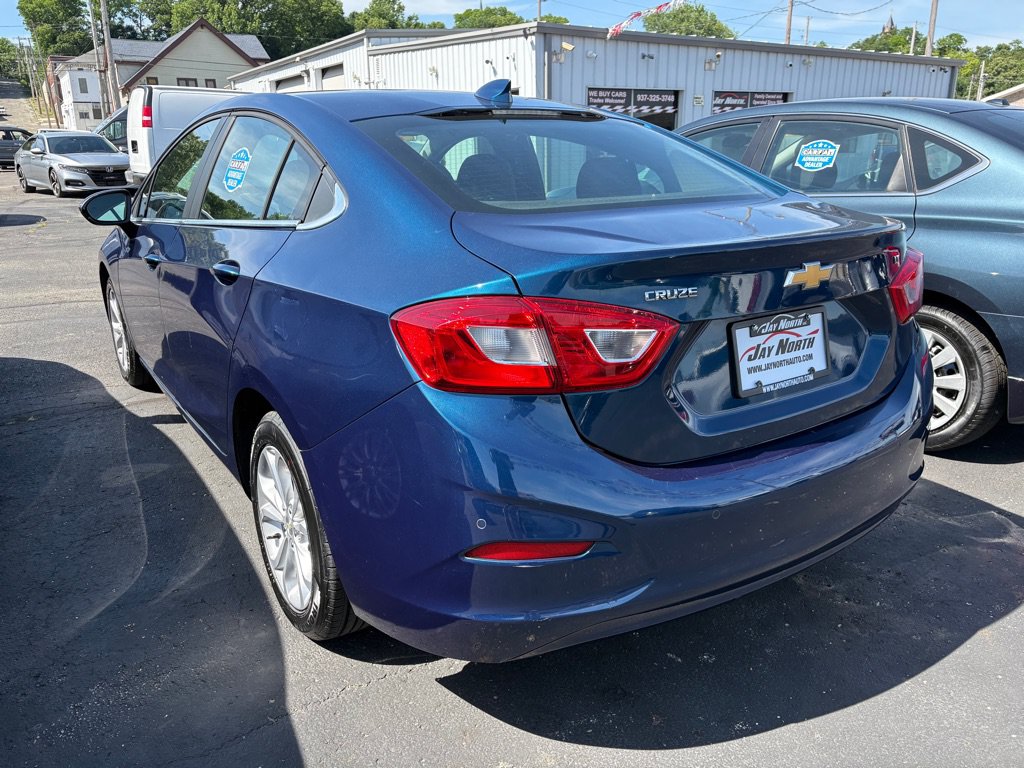Used 2019 Chevrolet Cruze LT w/ Convenience Package FWD image 4