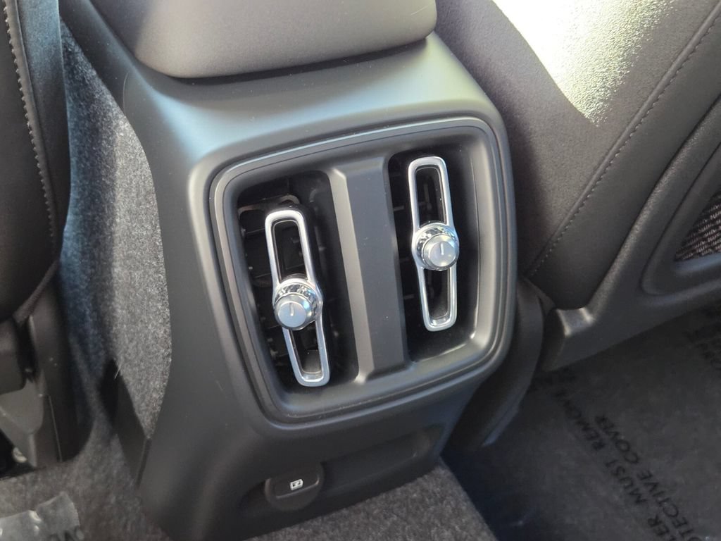 Certified 2023 Volvo XC40 Recharge Plus AWD/4WD image 17
