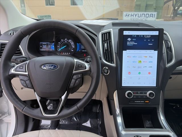Used 2024 Ford Edge Titanium image 12