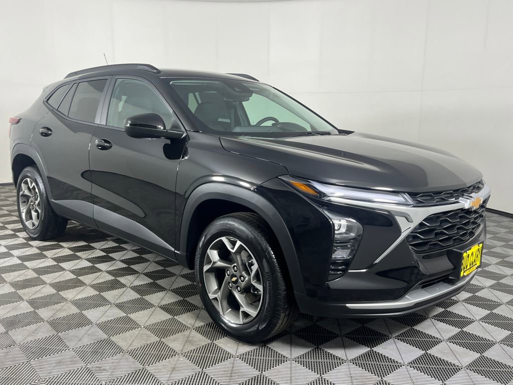 New 2026 Chevrolet Trax LT w/ Driver Confidence Package image 3