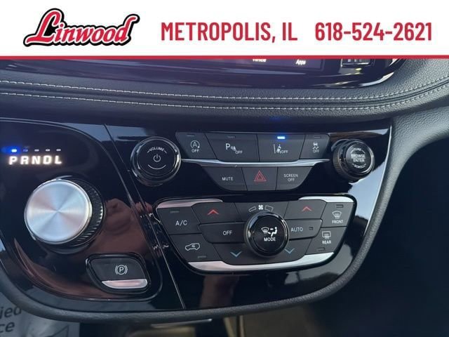 New 2026 Chrysler Pacifica Select FWD image 24
