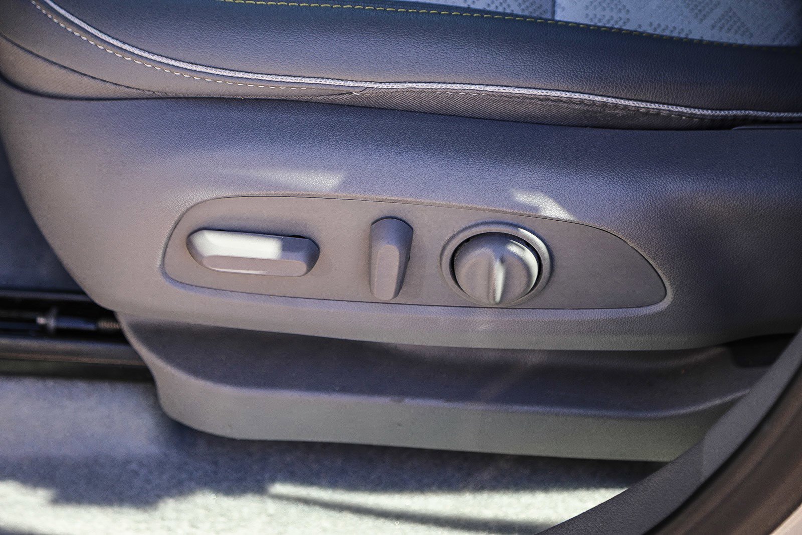 Used 2023 Chevrolet Bolt EUV Premier image 19