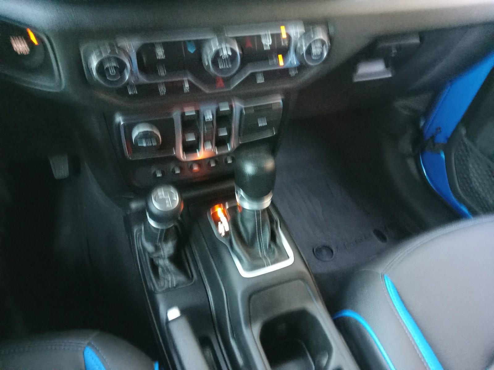 Used 2024 Jeep Wrangler Sport S image 18