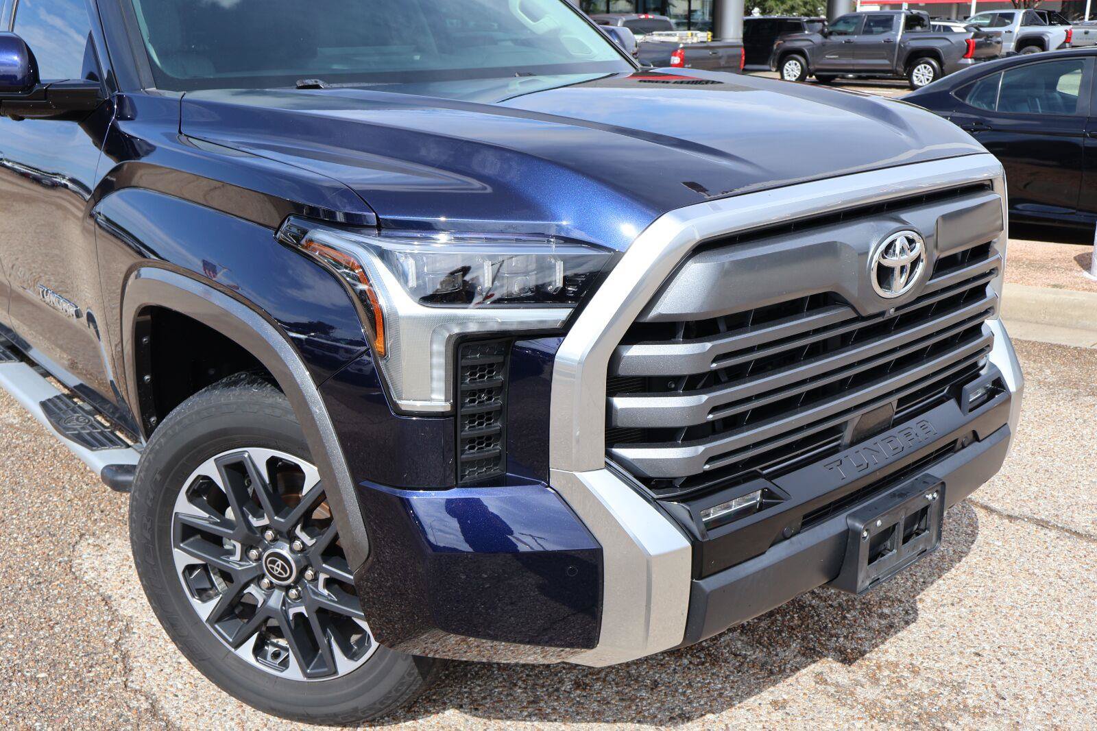 Used 2023 Toyota Tundra Limited AWD/4WD image 7