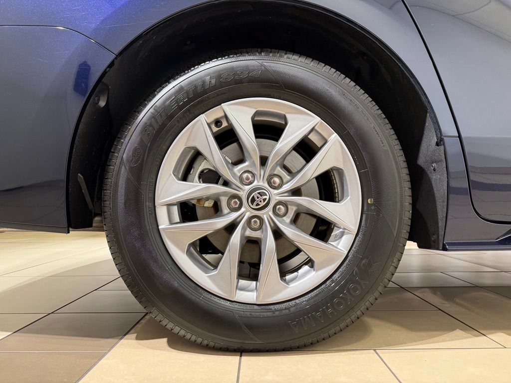 Certified 2025 Toyota Sienna XLE w/ XLE Plus Package AWD/4WD image 9