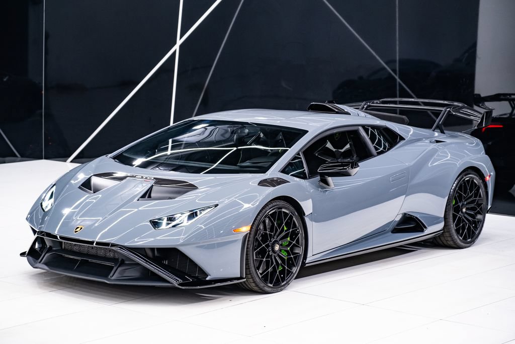 Used 2023 Lamborghini Huracan STO RWD image 3